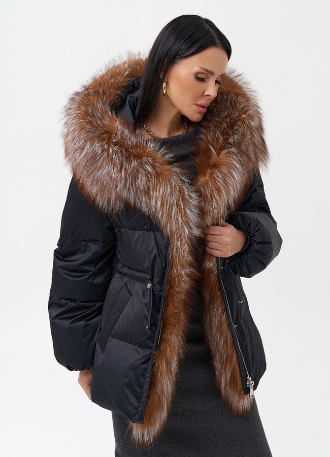 Женский пуховик с отделкой из меха лисы модель № 28521 универмаг малина