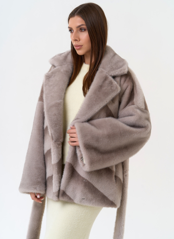 Женская шуба из эко меха с английским воротником 