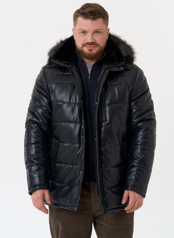 Пуховик из эко кожи с капюшоном из меха енота