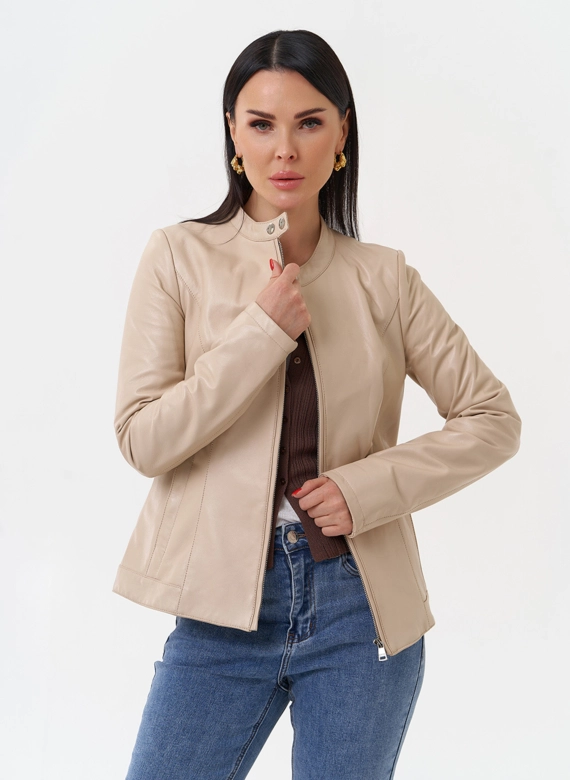 Светлая кожаная куртка