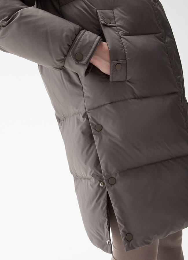 Женский пуховик с капюшоном из меха енота модель № 29205 универмаг малина