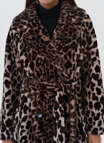 Пальто из эко меха с анималистичным принтом