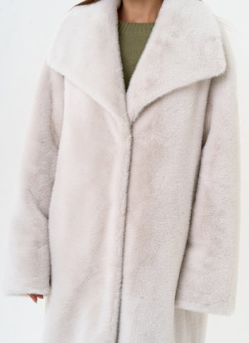 Длинная шуба из эко меха с отложным воротником