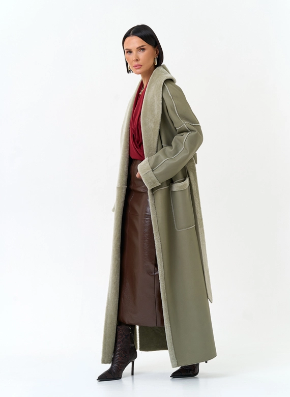 Женская дубленка зеленого цвета фото