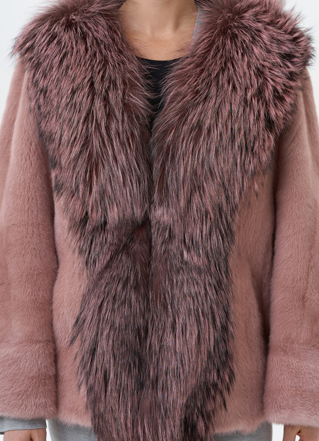 Короткая шуба из норки с чернобуркой модель № 28802 в рассрочку