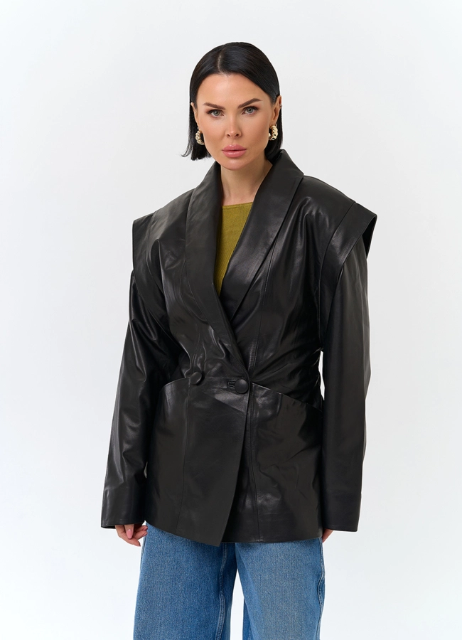 Женская куртка из натуральной кожи с акцентными плечами модель № 32884 меха малина фото
