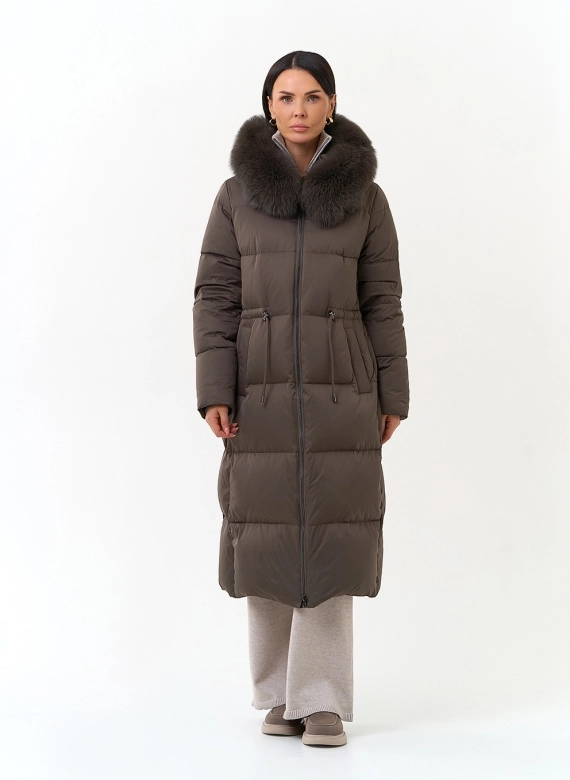 Женский пуховик с мехом песца на капюшоне фото