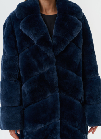 Шуба из меха кролика с английским воротником