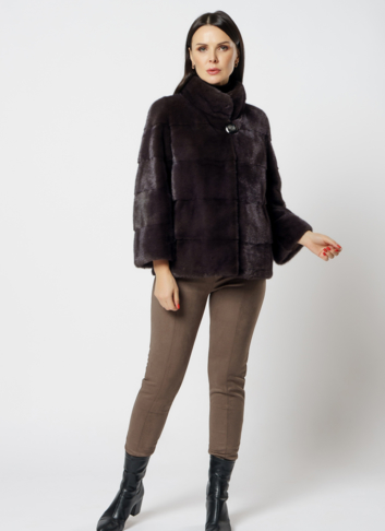 Норковая шуба с воротником стойкой коричневого цвета Норковая шуба с воротником стойкой коричневого цвета