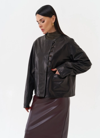 Кожаная куртка на пуговицах фото