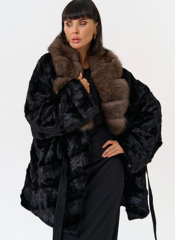 Женская шуба из меха норки  воротником из меха песца