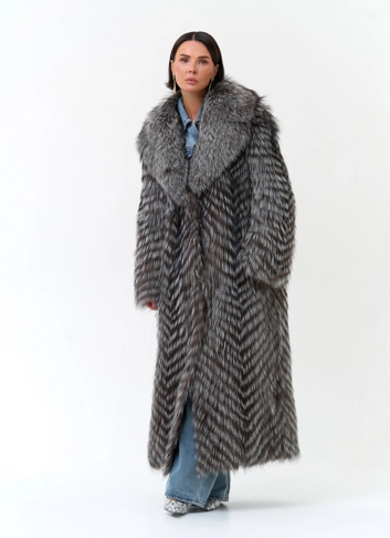 Длинная шуба из чернобурой лисы фото